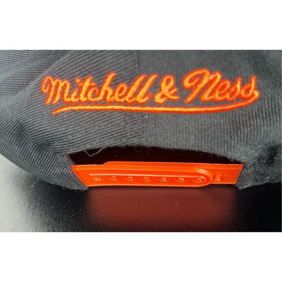 Mitchell & Ness NY Knicks fuzzy underside brim adjustable hat - Picture 6 of 12